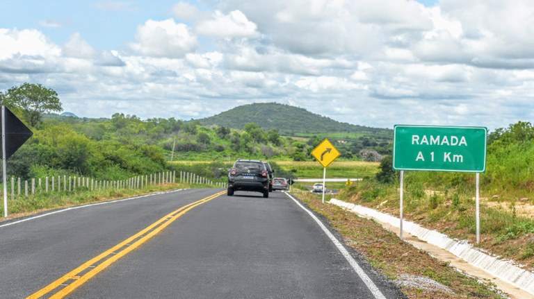 VÍDEO Governador inaugura rodovia que liga São Francisco a Ramada e